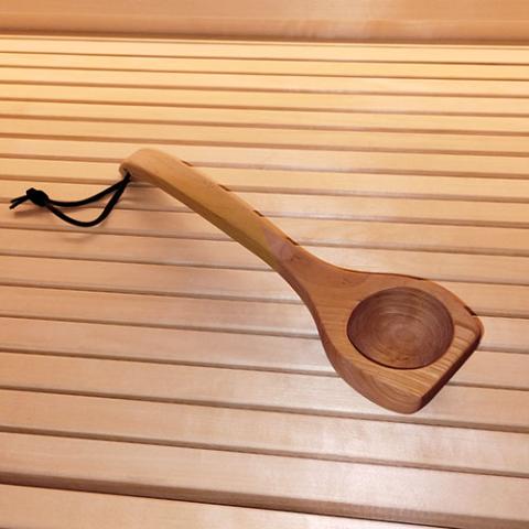 SaunaLife Wooden 1-Gallon Sauna Bucket Set with Wood Ladle and Thermometer-Black